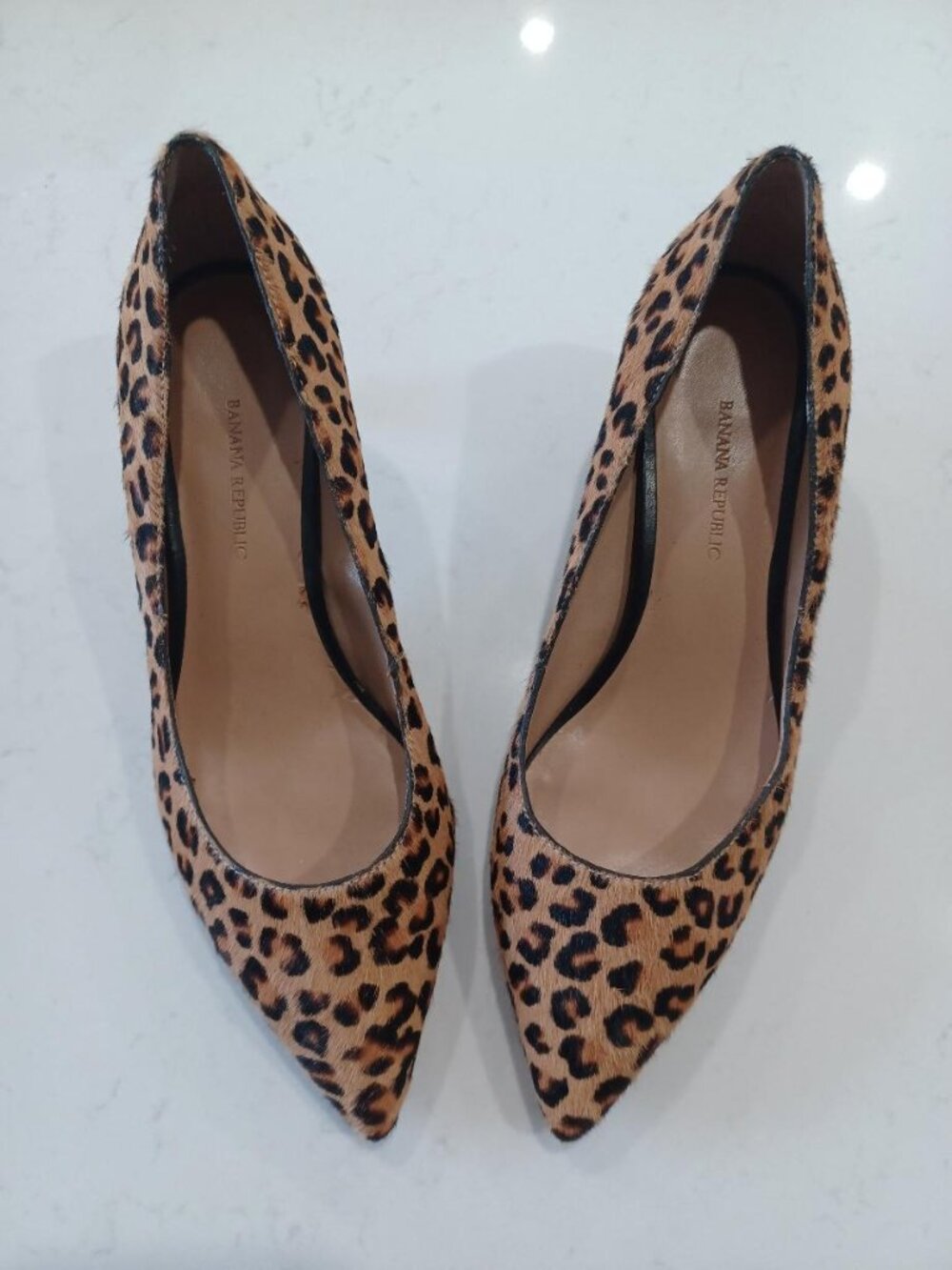 Banana Republic Leopard Print Faux Hair Pointed Toe Mid Heel Pumps size 7